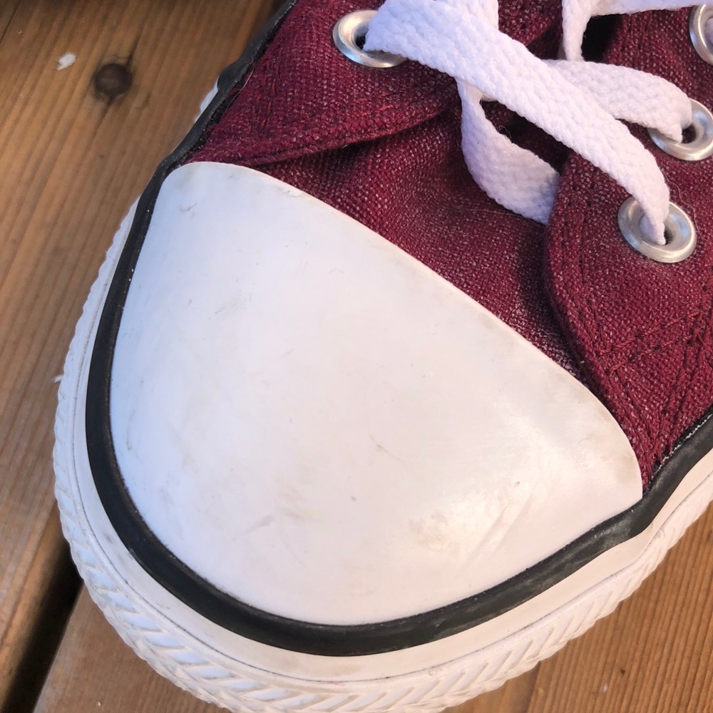 Maroon converse - Picture 3 of 5